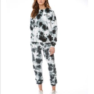 ELLANDEMM Bold Beautiful Brilliant Crewneck